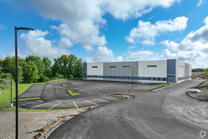 233 Northpointe blvd, Freeport, PA à louer - Photo de l’immeuble – Image 3 sur 6