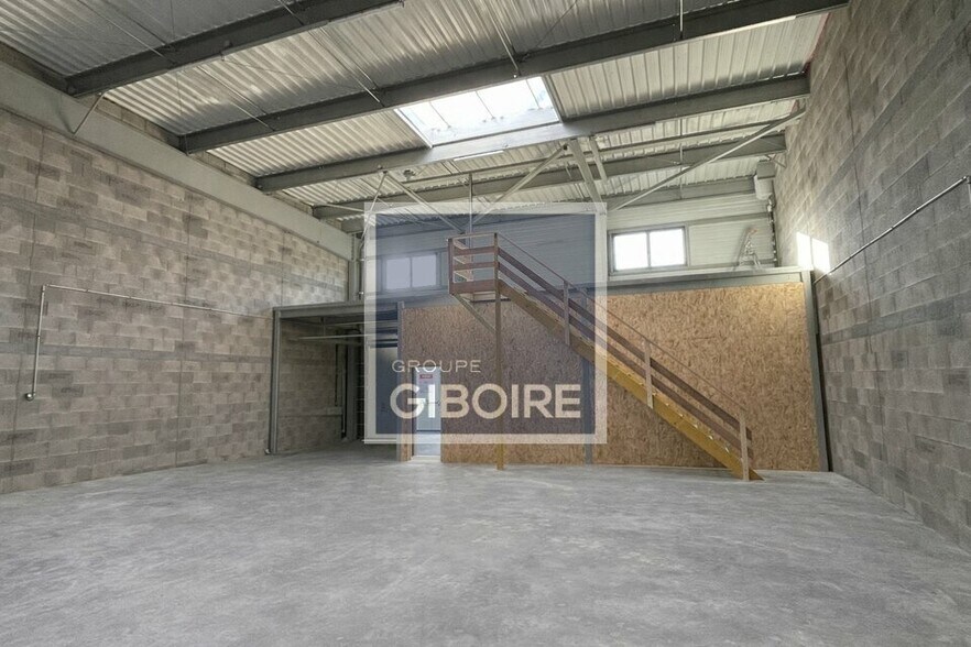 Industriel/Logistique dans Goven à louer - Photo intérieure – Image 2 sur 9