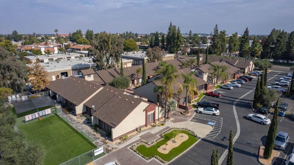 4991 E McKinley Ave, Fresno, CA à louer - Photo de l’immeuble – Image 2 sur 15