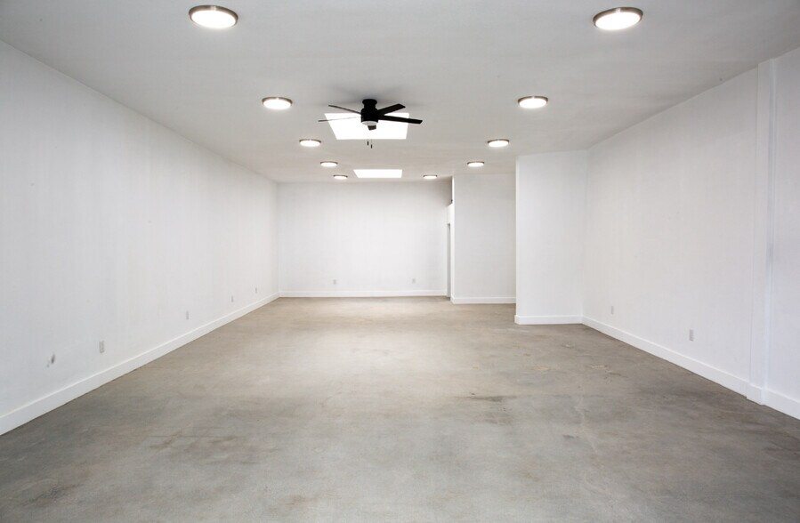 5149-5151 W Adams Blvd, Los Angeles, CA à louer - Photo de l’immeuble – Image 2 sur 9