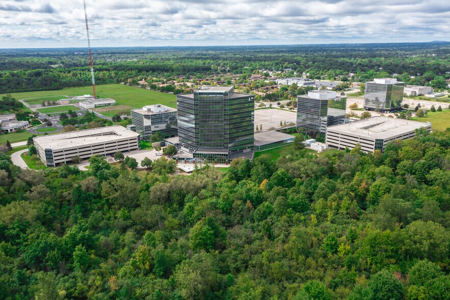 West 11 Corporate Campus portefeuille de 3 biens à vendre sur LoopNet.fr - Aérien – Image 2 sur 26