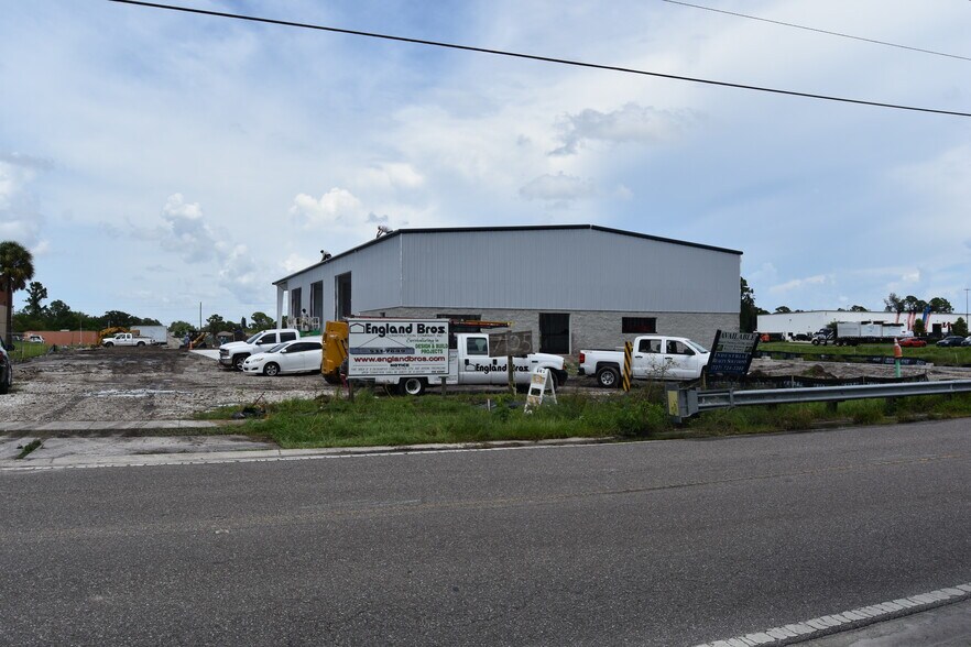 7125 114th Ave, Largo, FL à louer - Photo de l’immeuble – Image 2 sur 35