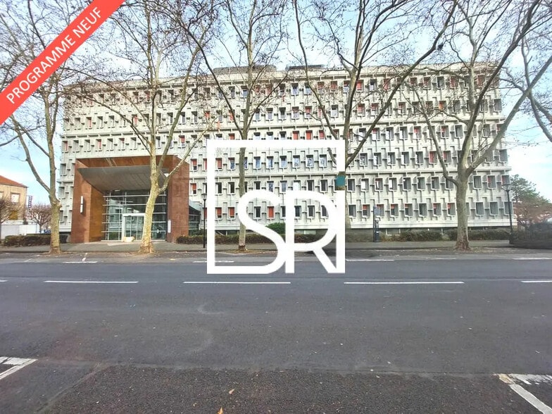 Bureau dans Clermont-Ferrand à vendre - Photo de l’immeuble – Image 2 sur 11