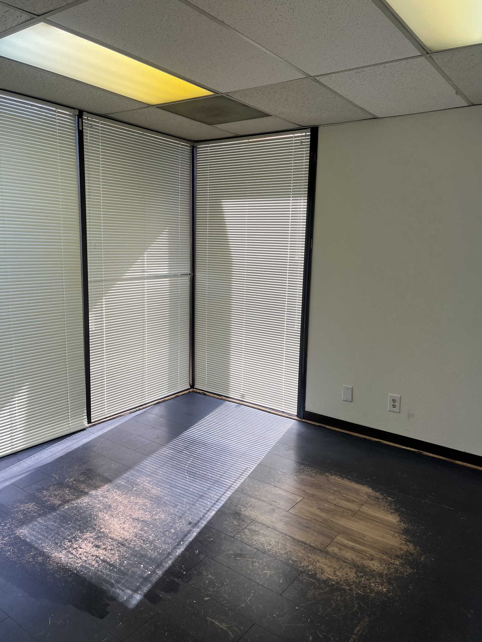 3529 Old Conejo Rd, Newbury Park, CA à louer Photo intérieure– Image 1 sur 5