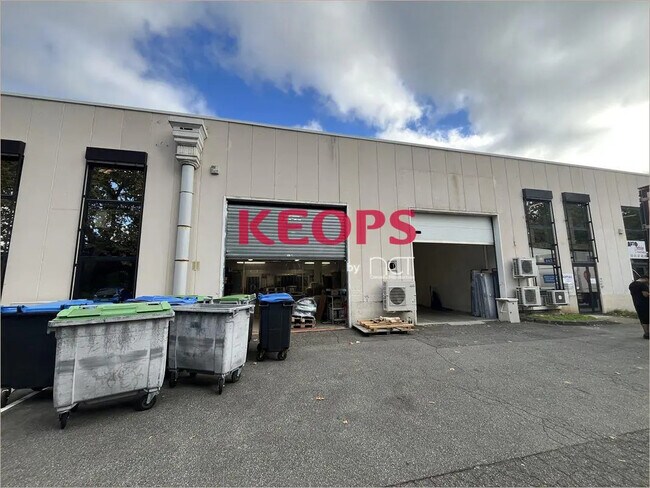 Plus de détails pour Local d'activités à louer