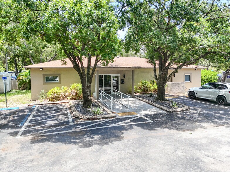 Poinciana Park - Office Portfolio portefeuille de 2 biens à vendre sur LoopNet.fr - Photo de l’immeuble – Image 2 sur 27