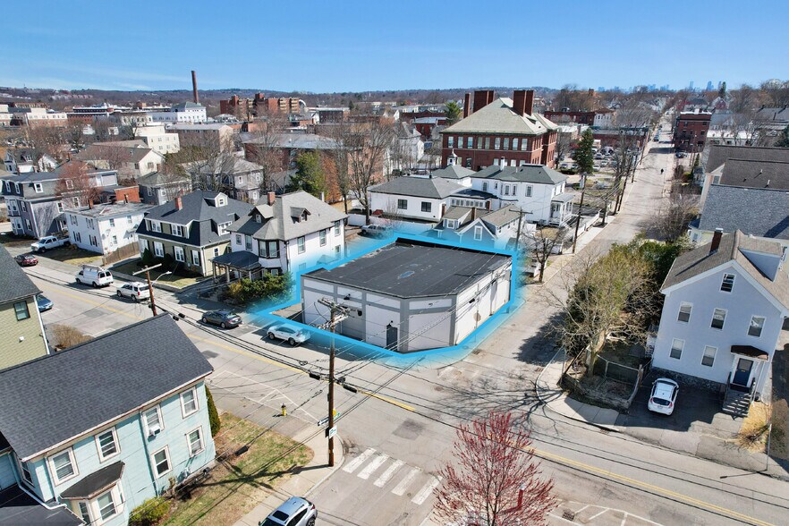 62 Adams St, Waltham, MA à vendre - Photo de l’immeuble – Image 1 sur 8