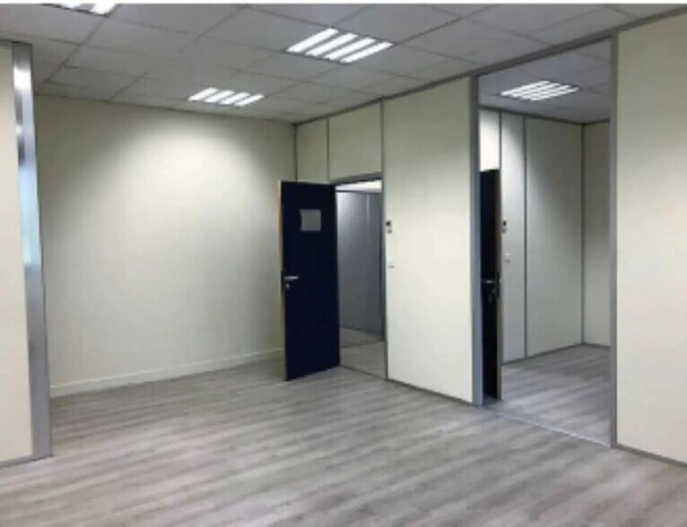 21 Rue Des Peupliers, Nanterre à louer - Photo de l’immeuble – Image 3 sur 8