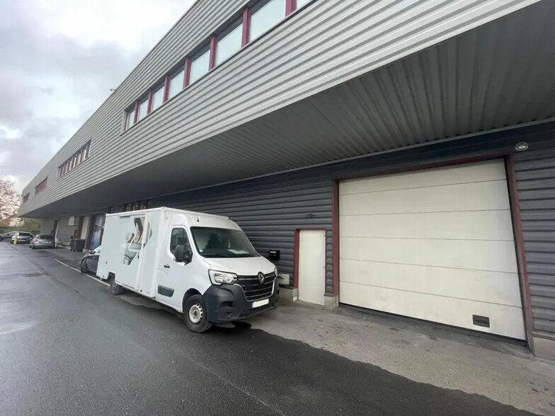 Local d'activités dans SAINT-OUEN-L'AUMONE à vendre - Photo de l’immeuble – Image 3 sur 7