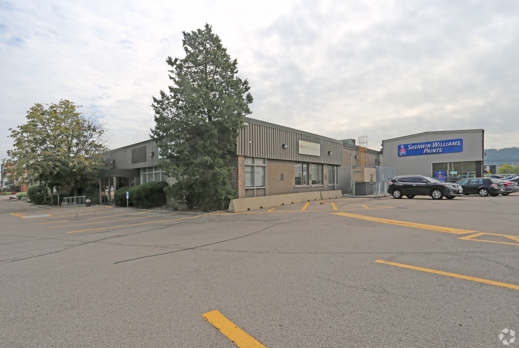 1603-1605 Main St W, Hamilton, ON à louer Photo principale– Image 1 sur 9