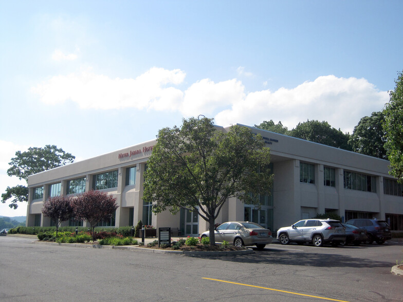 7 Kenosia Ave, Danbury, CT à louer - Photo de l’immeuble – Image 1 sur 14
