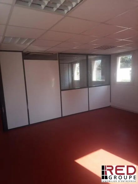 Local d’activités dans Meyreuil à louer - Photo de l’immeuble – Image 1 sur 4