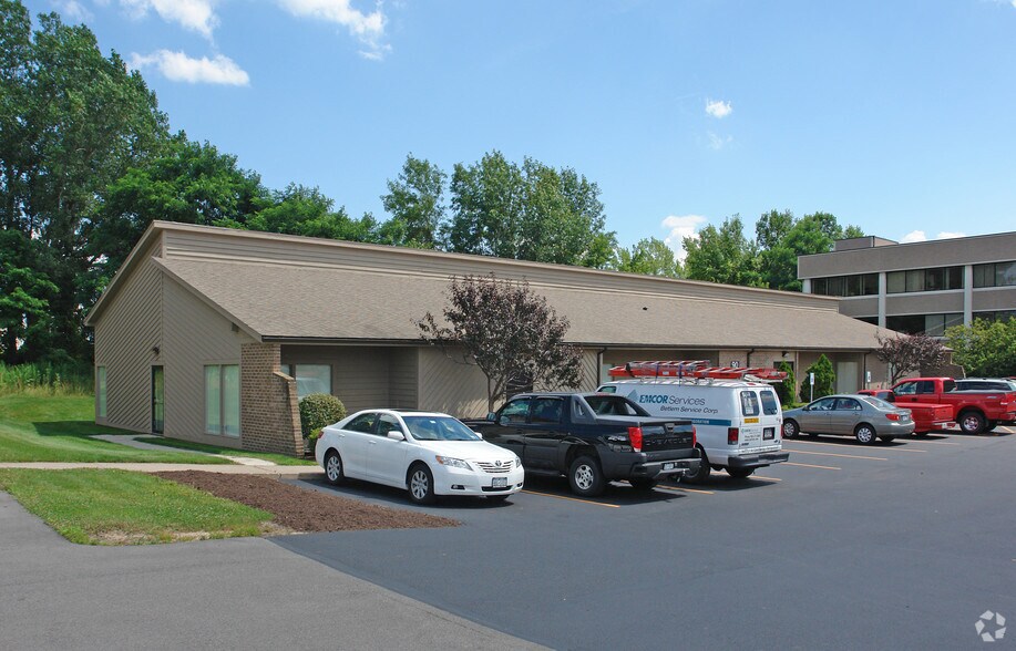 90 Erie Canal Dr, Rochester, NY à vendre - Photo de l’immeuble – Image 2 sur 4