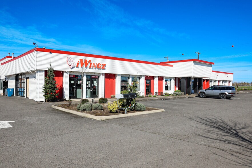2425 25th St SE, Salem, OR à vendre - Photo principale – Image 2 sur 28