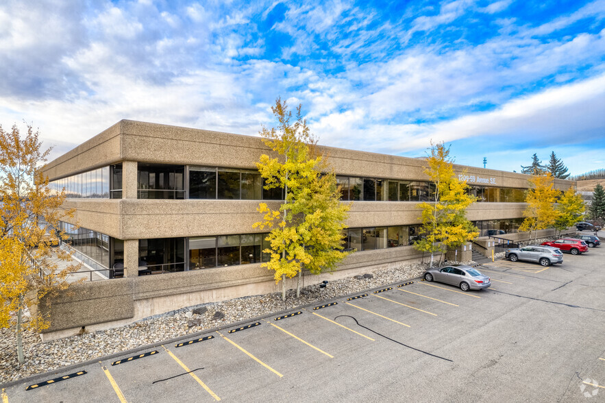 1209 59th Ave SE, Calgary, AB à louer - Photo principale – Image 1 sur 10