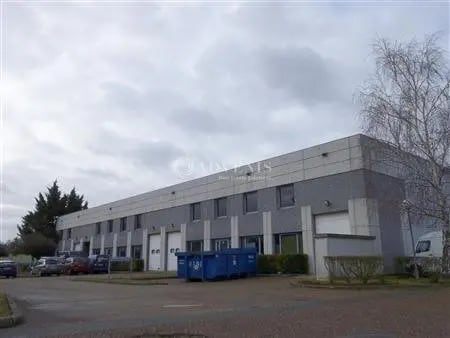 Local d’activités dans Épône à louer - Photo de l’immeuble – Image 3 sur 3