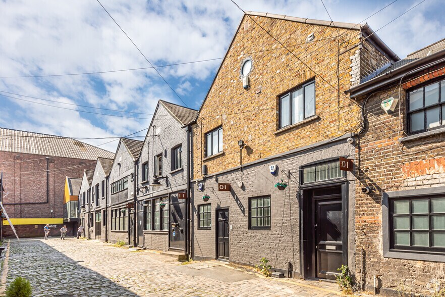 10-11 Hatherley Mews, Londres à louer - Photo principale – Image 1 sur 9