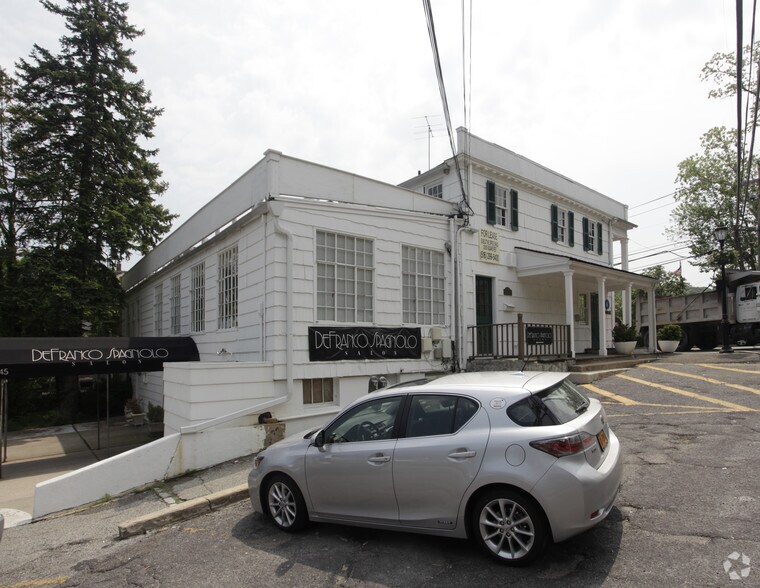 1345 Old Northern Blvd, Roslyn, NY à louer - Photo de l’immeuble – Image 3 sur 11