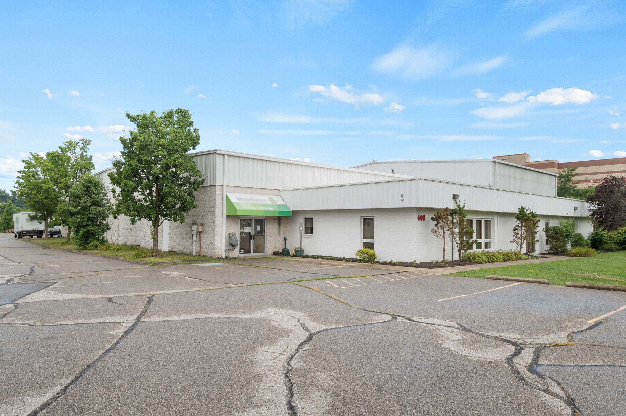 600 Corporation Dr, Aliquippa, PA à vendre Photo de l’immeuble– Image 1 sur 5