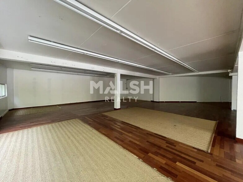 Local commercial dans CHAMPAGNE-AU-MONT-D'OR à louer - Photo de l’immeuble – Image 2 sur 7