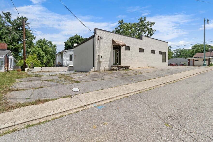 628 Cumberland Dr, Clarksville, TN à louer - Photo de l’immeuble – Image 2 sur 12