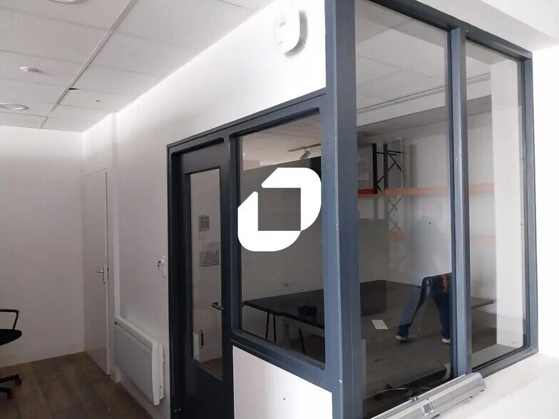 Local d’activités dans Couëron à louer - Photo de l’immeuble – Image 3 sur 7