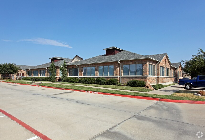 4601 Old Shepard Pl, Plano, TX à vendre - Photo de l’immeuble – Image 2 sur 12