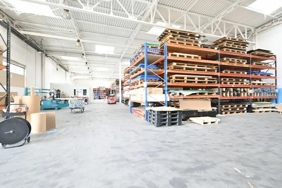 Local d’activités dans Saint-Priest à louer Photo intérieure– Image 1 sur 5