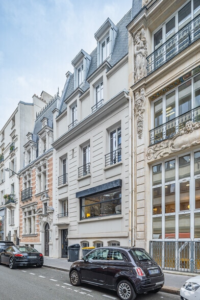 44 Rue Fortuny, Paris à louer - Photo de l’immeuble – Image 3 sur 3
