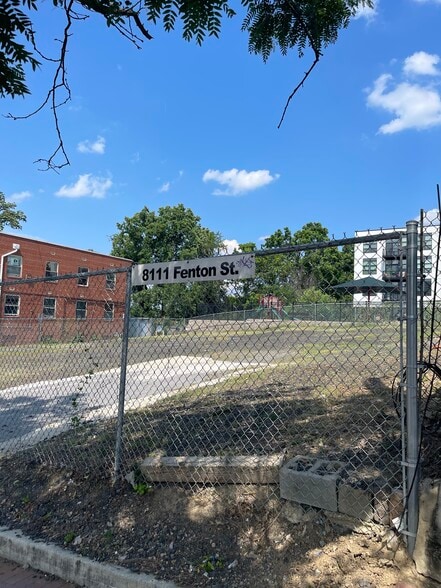 8111 Fenton St, Silver Spring, MD à louer - Photo de l’immeuble – Image 1 sur 4