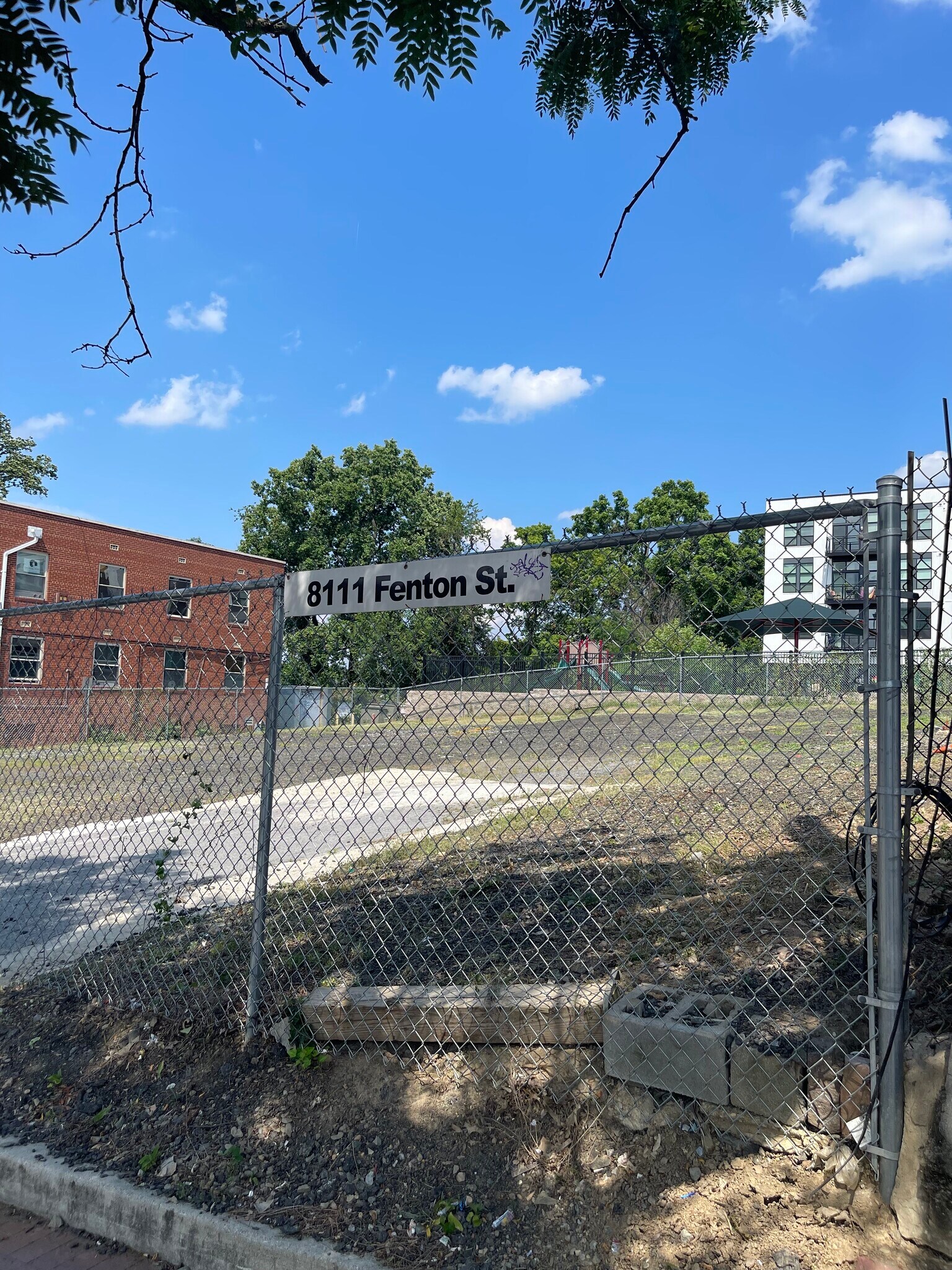 8111 Fenton St, Silver Spring, MD à louer Photo de l’immeuble– Image 1 sur 5