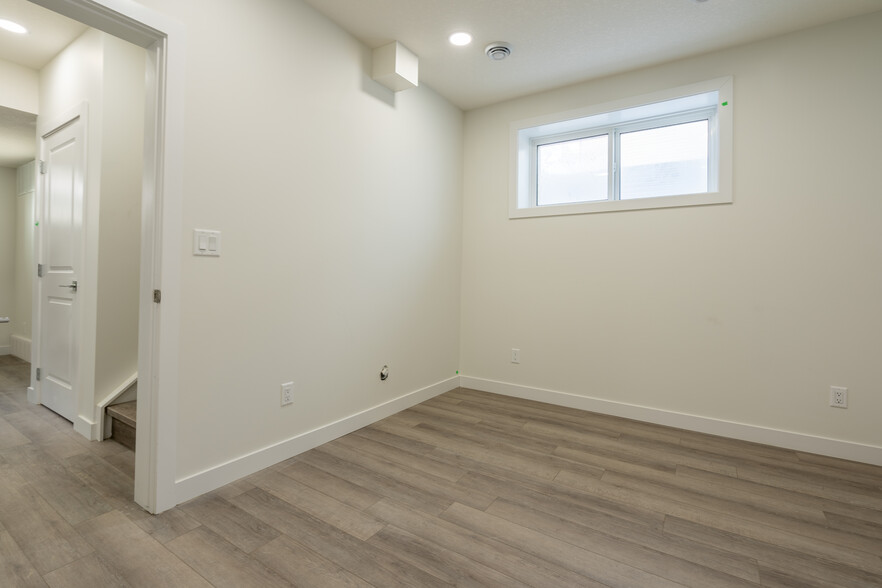 10446 142 St NW, Edmonton, AB à vendre - Photo intérieure – Image 3 sur 30