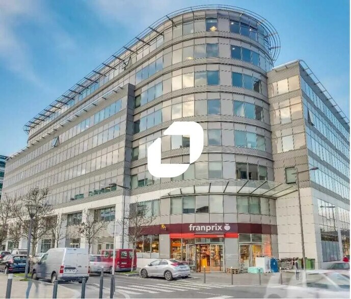 Local d’activités dans Bobigny à louer - Photo de l’immeuble – Image 1 sur 8