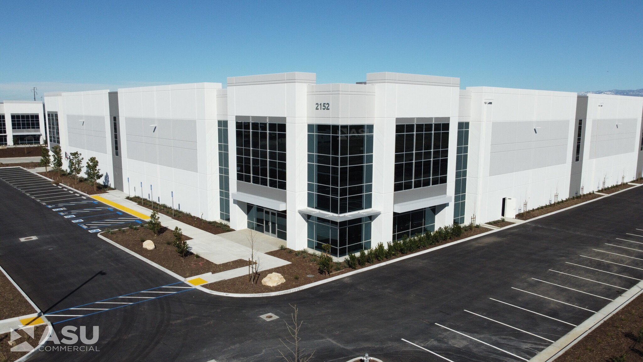 2152 Coffee Rd, Bakersfield, CA à louer Photo principale– Image 1 sur 16