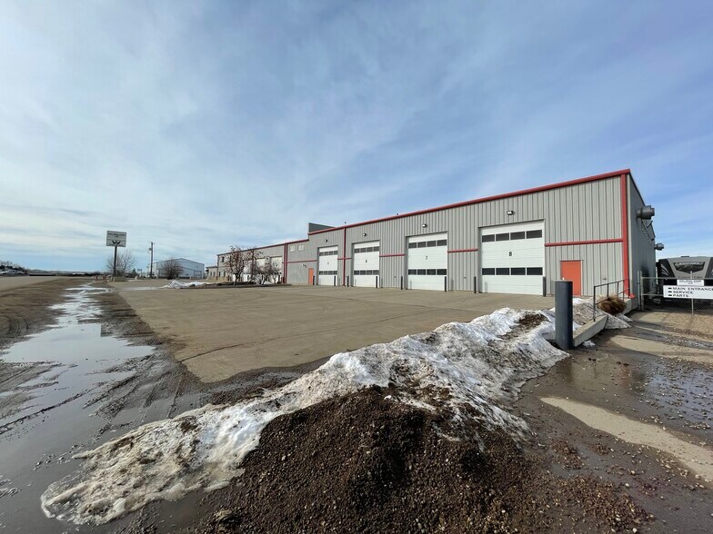 1782 32 St SW, Medicine Hat, AB à louer - Photo de l’immeuble – Image 2 sur 3