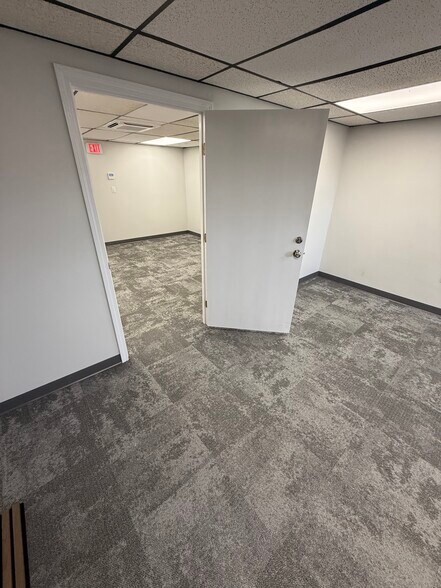 25 Commercial Dr, Wrentham, MA à louer - Photo de l’immeuble – Image 3 sur 7
