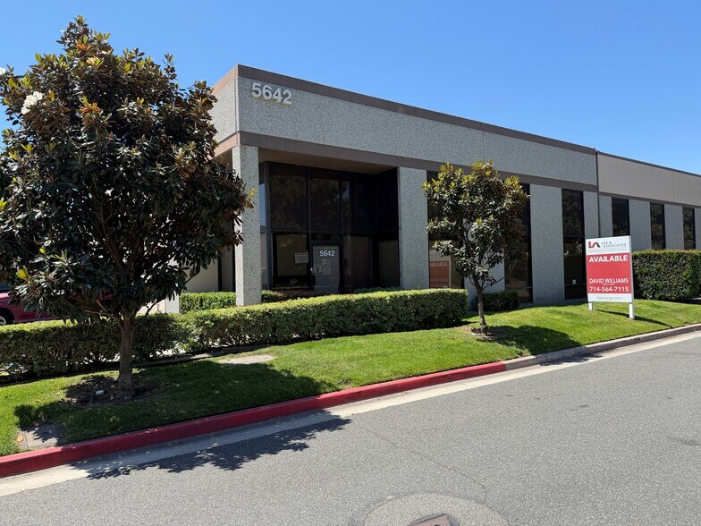 5642 Buckingham Dr, Huntington Beach, CA à louer - Photo principale – Image 1 sur 1