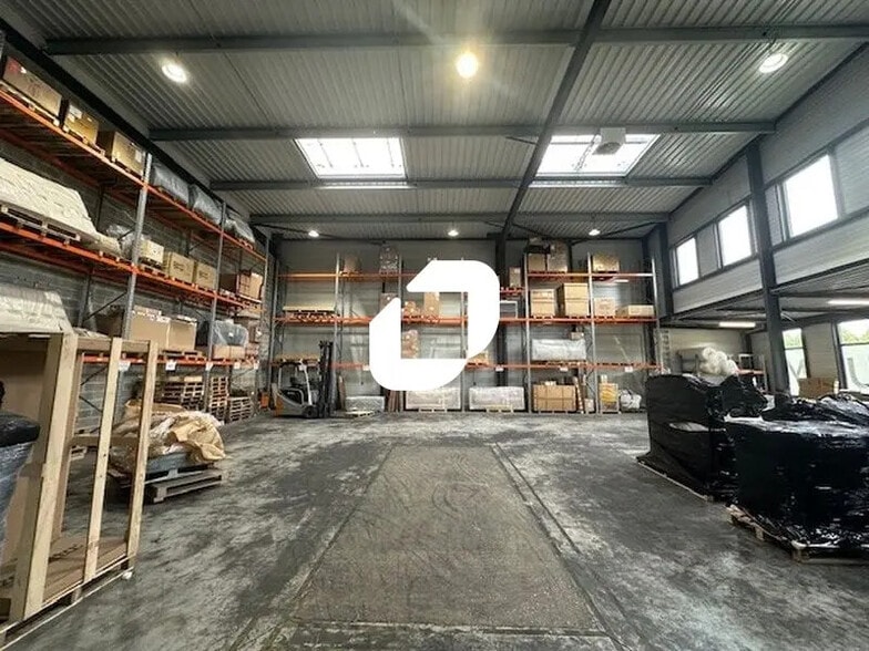 Bureau dans Tremblay-en-France à louer - Photo de l’immeuble – Image 2 sur 8