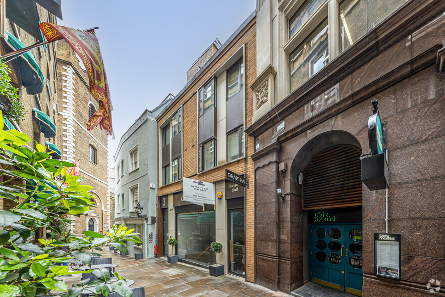 Lovat Lane portefeuille de 2 biens à vendre sur LoopNet.fr - Photo principale – Image 2 sur 2