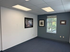 4030 Wake Forest Rd, Raleigh, NC à louer Photo intérieure– Image 1 sur 8