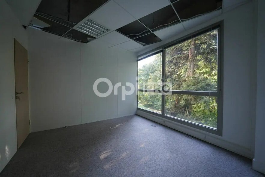 Bureau dans Écully à louer - Photo de l’immeuble – Image 3 sur 7