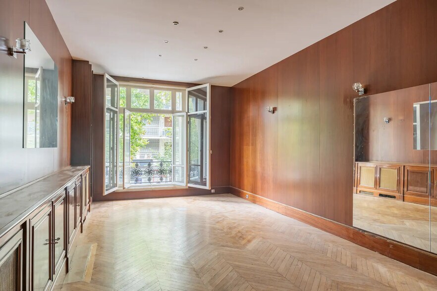 Immeuble residentiel dans Paris à vendre - Photo intérieure – Image 3 sur 12
