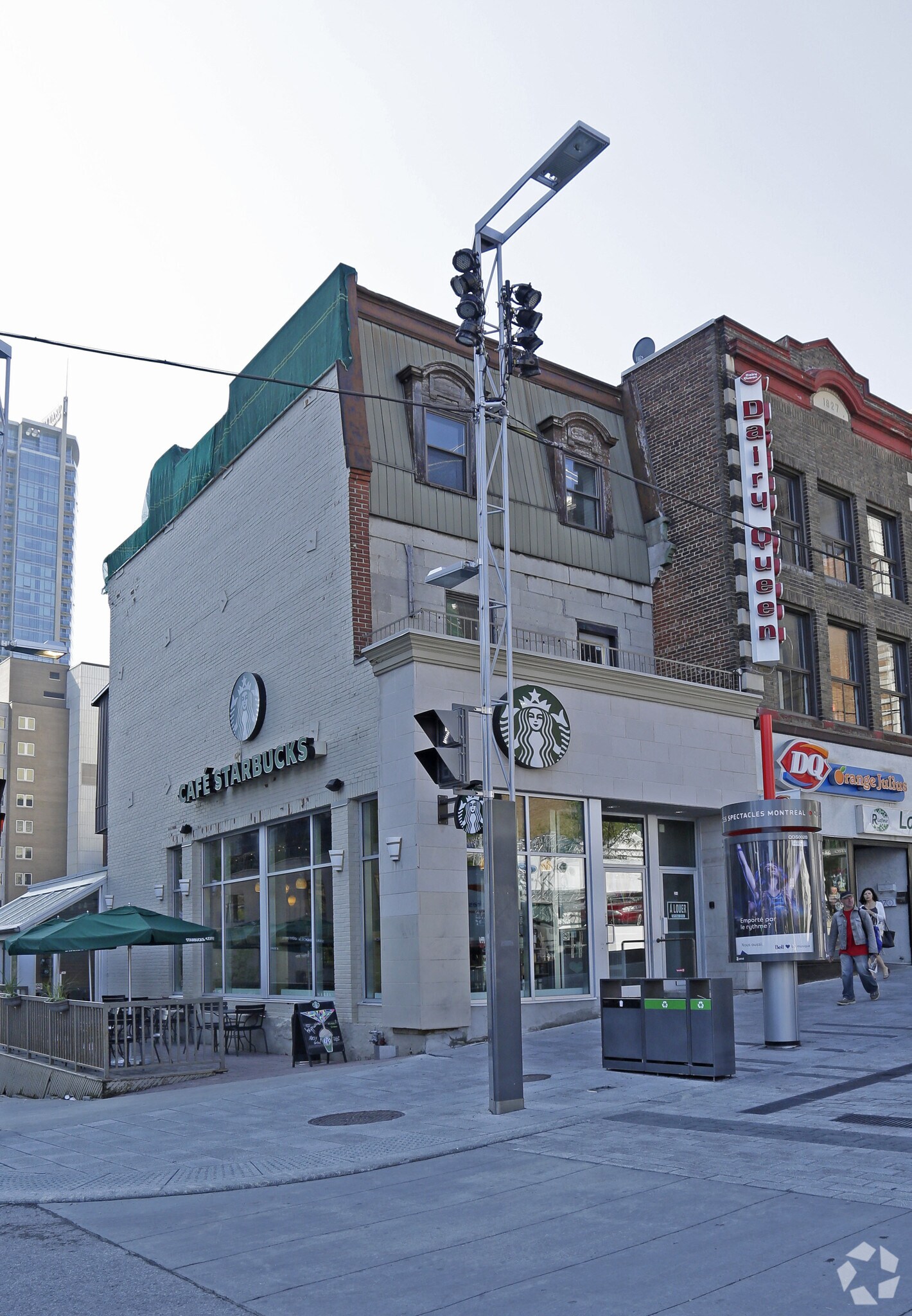 264 Rue Sainte-Catherine O, Montréal, QC à louer Photo principale– Image 1 sur 12