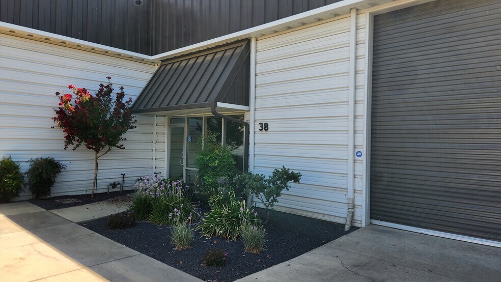 38 Bellarmine Ct, Chico, CA à vendre - Photo de l’immeuble – Image 2 sur 7