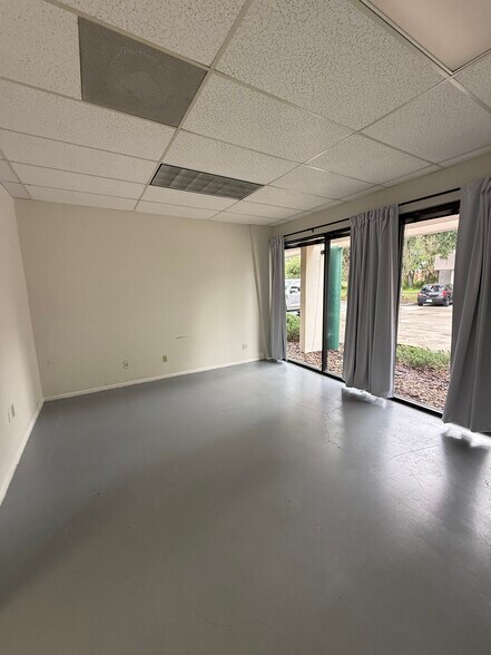 1748 Independence Blvd, Sarasota, FL à louer - Photo de l’immeuble – Image 3 sur 11