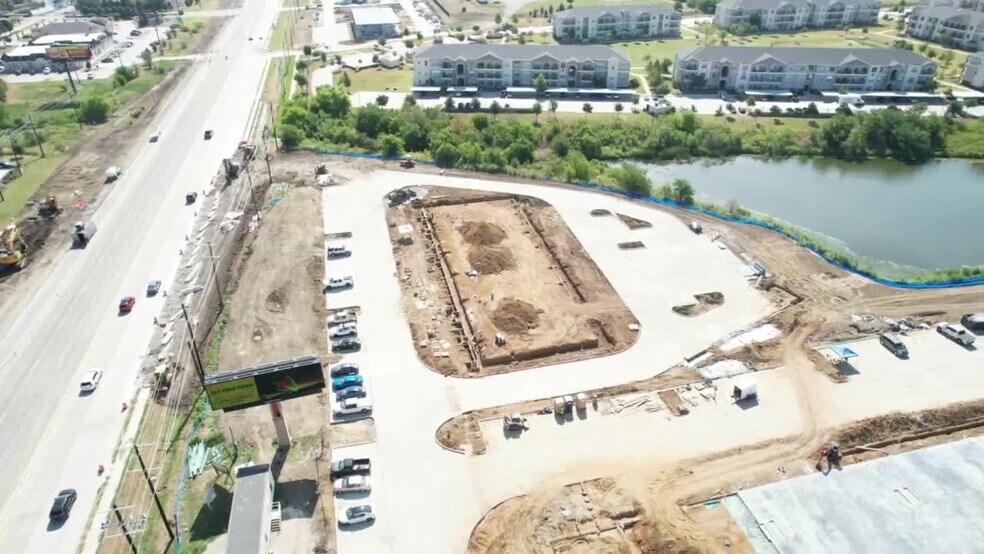 26912 E University Dr, Aubrey, TX à louer - Vidéo sur l’annonce professionnelle – Image 1 sur 4