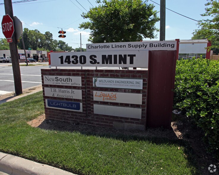 1430 S Mint St, Charlotte, NC à vendre - Photo de l’immeuble – Image 2 sur 9