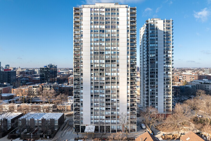 1360 N Sandburg Ter, Chicago, IL à louer - Photo de l’immeuble – Image 3 sur 7