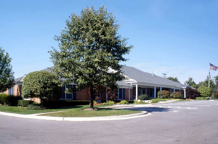 21599 W 11 Mile Rd, Southfield, MI à vendre - Photo de l’immeuble – Image 2 sur 6