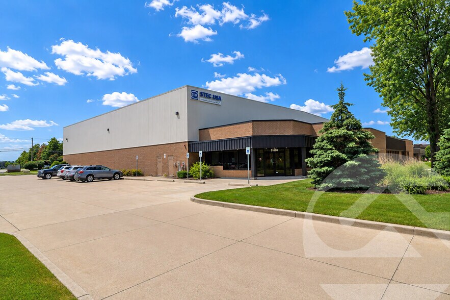 31900 Sherman Ave, Madison Heights, MI à louer - Photo de l’immeuble – Image 2 sur 5